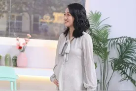 朱丹录节目太拼！穿大码长裙手扶孕肚，自称生二胎“有点小得意”图片