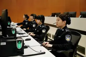 【了不起的她】您好，我是110图片