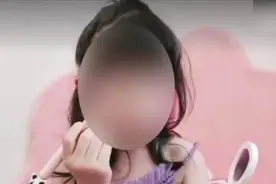 5岁女童教你化纯欲蜜桃妆，过早化妆，毁掉的不仅是孩子的皮肤图片