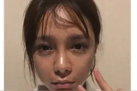 沈梦辰晒暴晒后素颜照，曾自曝出镜会全身擦粉，网友：女版包青天图片