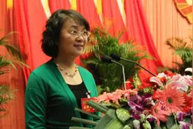 白手起家，从化学老师到女富豪，被称为“药企一姐”图片