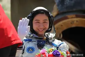 英雄航天员刘洋真情朗读：飞上太空的绿色旋律『太空美文』图片