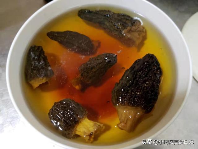 羊肚菌花胶炖排骨的功效 2026年羊肚菌花胶炖排骨的功效与禁忌