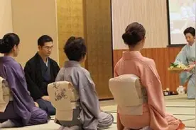 日本女性走路喜欢“内八”，是有什么苦衷吗？其实她们也很无奈图片