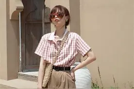 夏日“POLO衫”翻红了，5个搭配灵感给你安排上，时髦显瘦又高级图片