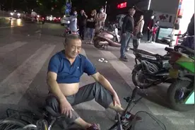 郑州街头深夜突现“不明粘稠液体”，多人摔伤流血图片