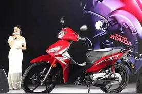 五羊本田代步弯梁车，配国四电喷引擎，续航200公里，售7180元图片