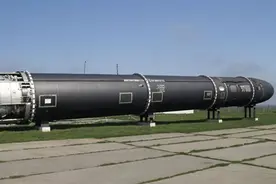 俄罗斯新洲际导弹明年服役，射程18000公里，专家：将成北约噩梦图片