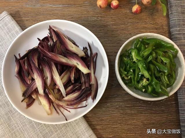 它在农村是个宝，在城市却鲜少见到，秋食正当令，和辣椒炒最味美