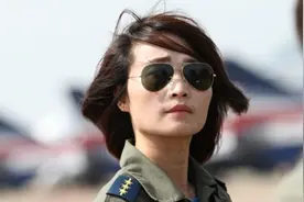 中国第一位歼10女飞行员，曾上过春晚，跳伞失败牺牲时仅30岁图片