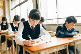 班主任直言，班级前10名的孩子，家庭都有这4个特点图片