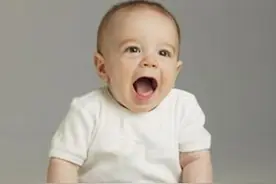 宝宝睡觉出现这几种姿势？当心，很可能是多动症图片