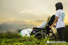 老人居家照护必知的食、衣、住、行四件事图片