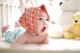 宝宝大脑发育如何？看他出生后的表现就知道，有种孩子天生智商高图片