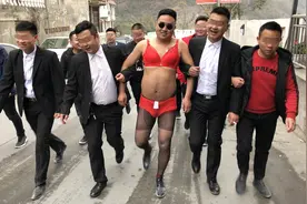 山东邹平严禁强吻搂抱新娘伴娘。“闹婚”耍流氓，有人管了图片