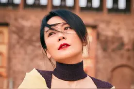 有稳定伴侣、被传为窦文涛不婚？49岁俞飞鸿背后，不为人知的事图片