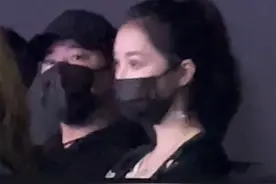 潘玮柏带老婆现身孟佳演唱会，luna皮肤白皙气质好口罩难掩高颜值图片