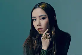 邓紫棋最新时尚大片释出，暗黑系造型尽显复古神秘图片