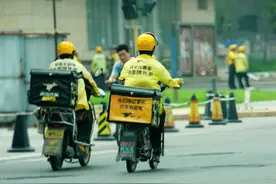 外卖小哥一个月到底赚多少钱，很好赚吗？每天加入的人那么多图片