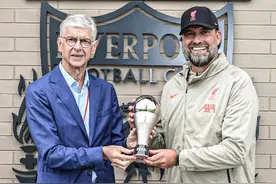 71岁温格造访利物浦基地！与渣叔谈笑风生，看望老部下张伯伦图片