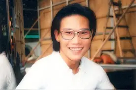 苏永康妻儿现身街头做义工，4岁儿子打扮可爱，单眼皮太像老爸图片