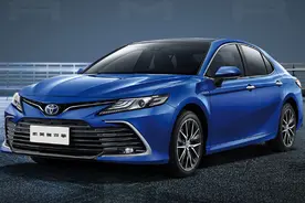 2021款凯美瑞上市：8种车身配色，10.1+12.3英寸屏图片