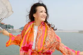 汪小菲母亲张兰又陷争议！晒自己美照为孙女庆生，网友直呼太自恋图片
