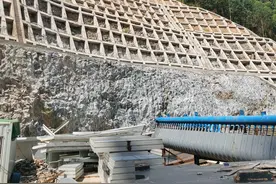 土方老板发大财了，土方开挖挖到石头，老板做梦都要笑醒图片