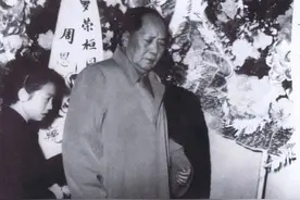 罗荣桓弥留之际：我革命这么多年，选定一条，就是要跟毛主席走图片
