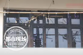 出租房公共卫生间发现充电宝，摆放位置正对着淋浴区图片