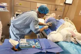 剖腹产比顺产轻松？看完这些“手术工具”，别再说女人“矫情”图片