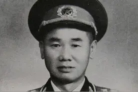 抗战时期，陈赓的4个搭档，建国后都是上将，其中一人官至副国级图片
