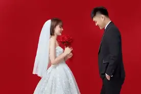 中国排坛再传喜讯！又一排球女神官宣结婚，被誉为最美女排队长图片