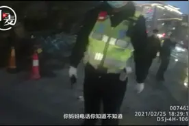 7岁男童因贪玩被妈妈“丢下”惩戒，孩子自行去补习班却中途迷路图片