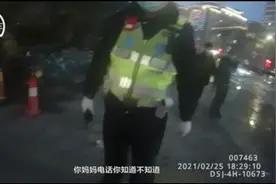 7岁男童因贪玩被妈妈“丢下”惩戒，孩子自行去补习班却中途迷路图片