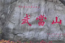 武当山女道姑：可以玩微信玩手机，唯独恋爱，修道之人不能触碰图片