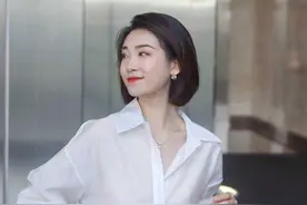 白色衬衫的“高级穿搭”，搭配西装裤干练精致，职场圈里yyds图片