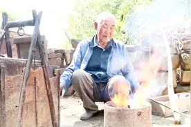 最古老的补锅方法，85岁爷爷时隔30年后再次展示，让所有人佩服视频封面