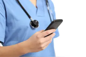 吹瓶吹到食管爆裂，别拿生命在酒桌上逞能图片