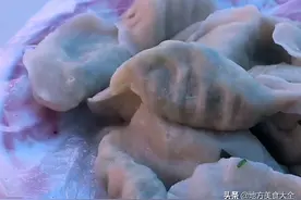 山东集市上的“水饺西施”，10块钱管饱，顾客总担心她亏本图片