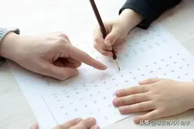 6岁男孩儿数数总是忘掉“四”，老师气得跺脚：“四”被你吃了吗图片