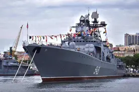 奇了怪：俄海军最强舰艇只有5000吨，首富的游艇却高达1.6万吨图片