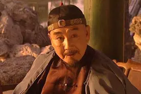 雍正登基后要对十三爷下手，幸得邬思道提醒，十三爷方能逃过一劫图片