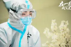 邓伦演的宋小强真实到想哭！进重症室贴墙根走，连眼神都透着恐惧图片