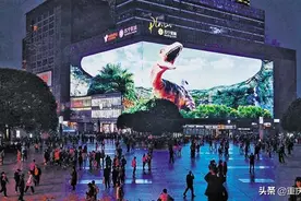 观音桥裸眼3D巨屏迎来“侏罗纪公园”图片