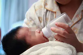 这几种水果尽量别给娃吃，尤其是1岁左右的宝宝，辅食添加需谨慎图片