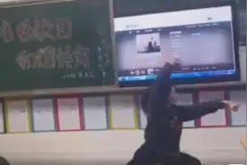 小学家长会，“硬核妈妈”表演武术震撼全场：孩子以后没人敢欺负图片
