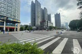 【创文我们在行动】文明出行 江安开启“二次过街”通行模式图片
