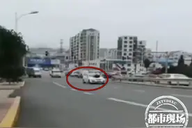 太惊险！小车司机顶着交警疯狂逃窜，加速行驶数百米图片