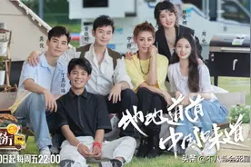 黄晓明偶像包袱重，大热天穿厚底靴增高，意外暴露五五分身材图片